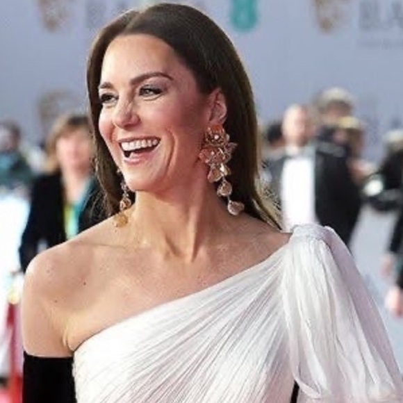 Zara Kate Middleton cascading floral earrings - Picture 1 of 16